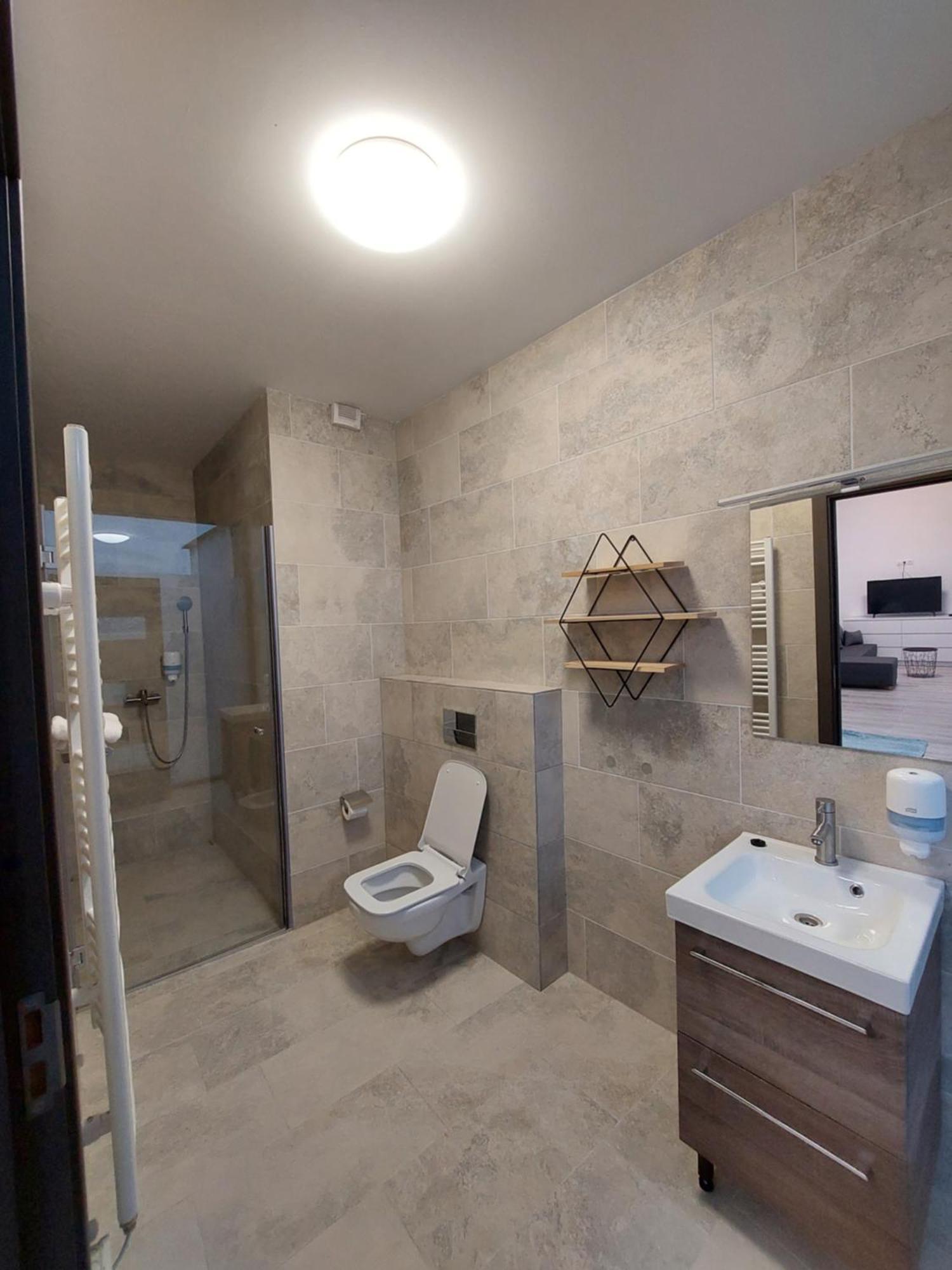 Nomi Ultracentral Apartments Târgu-Mureş Chambre photo